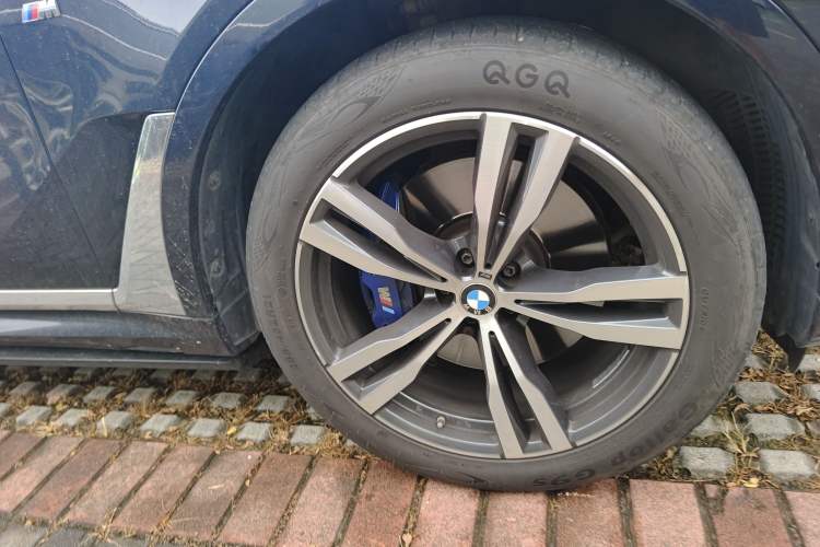 Used BMW X7 2023 xDrive40i Luxury M Sport Package Right Front Wheel Hub