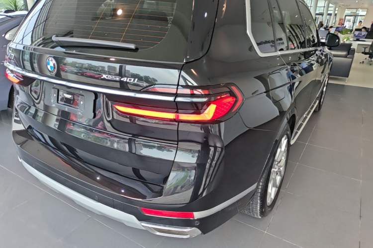 Used BMW X7 2023 xDrive40i Luxury Package with Leading Features Right Rear Taillight