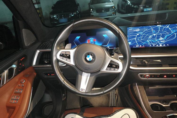 Used BMW X7 2023 xDrive40i Luxury Package with Premium Features Steering Wheel