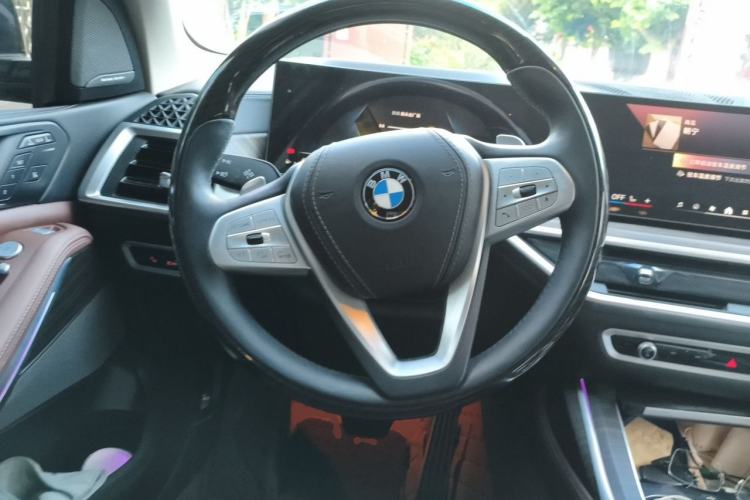Used BMW X7 2023 xDrive40i Luxury Package with Leading Features Steering Wheel