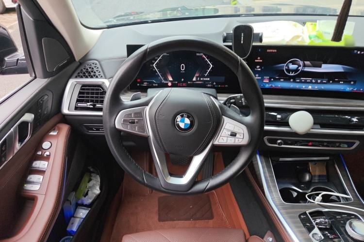 Used BMW X7 2023 xDrive40i Luxury Package with Leading Features Steering Wheel