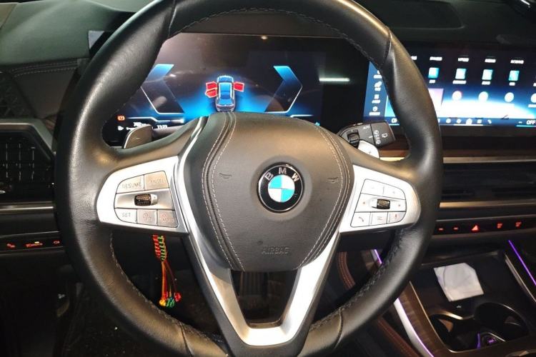 Used BMW X7 2023 xDrive40i Luxury Package with Leading Features Steering Wheel