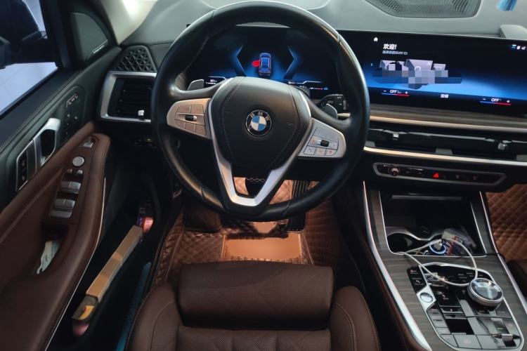 Used BMW X7 2023 xDrive40i Luxury Package with Leading Features Steering Wheel