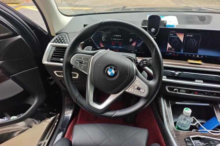 Used BMW X7 2023 xDrive40i Luxury Package with Leading Features Steering Wheel