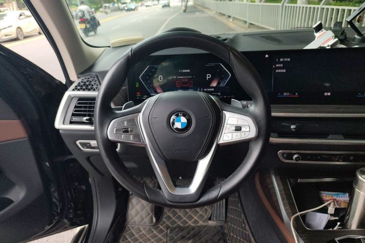 Used BMW X7 2023 xDrive40i Luxury Package with Leading Features Steering Wheel