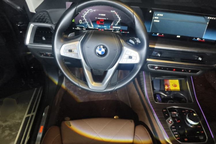 Used BMW X7 2023 xDrive40i Luxury Package with Leading Features Steering Wheel