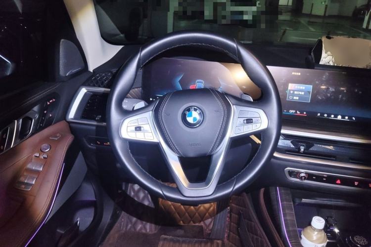 Used BMW X7 2023 xDrive40i Luxury Package with Leading Features Steering Wheel