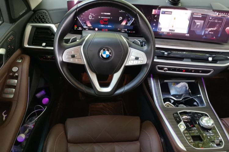 Used BMW X7 2023 xDrive40i Luxury Package with Leading Features Steering Wheel