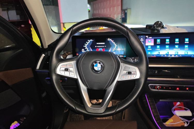 Used BMW X7 2023 xDrive40i Luxury Package with Leading Features Steering Wheel