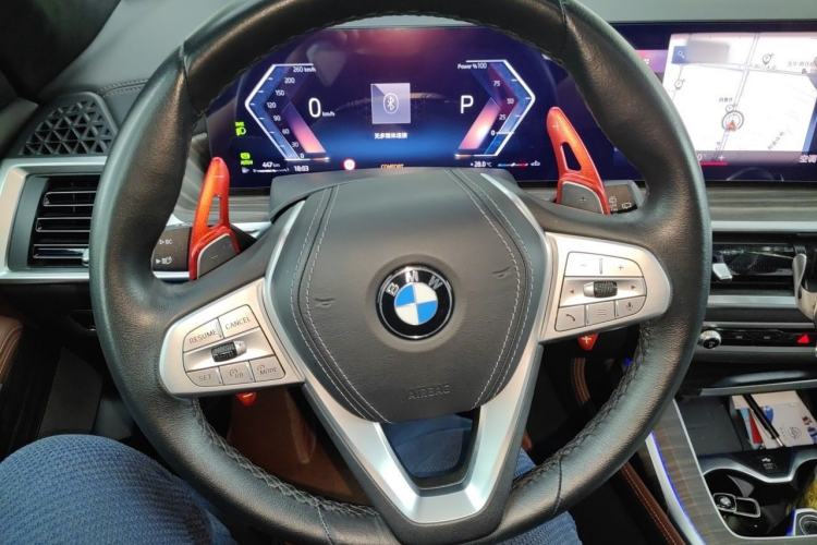 Used BMW X7 2023 xDrive40i Luxury Package with Leading Features Steering Wheel