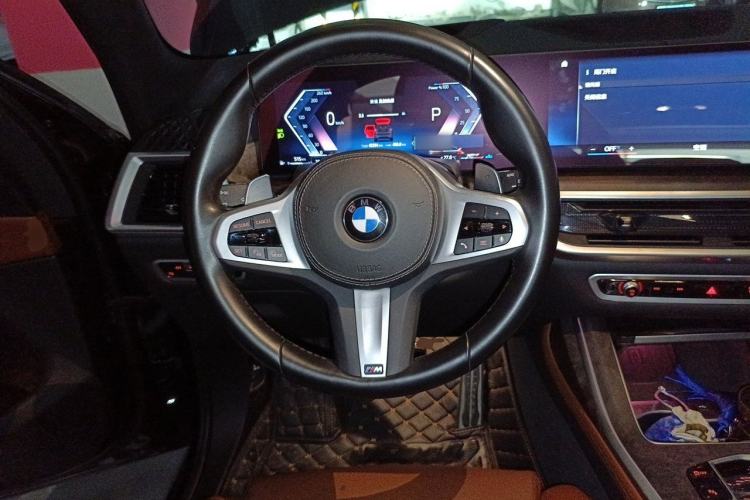 Used BMW X7 2023 xDrive40i Luxury Package with Leading Features Steering Wheel