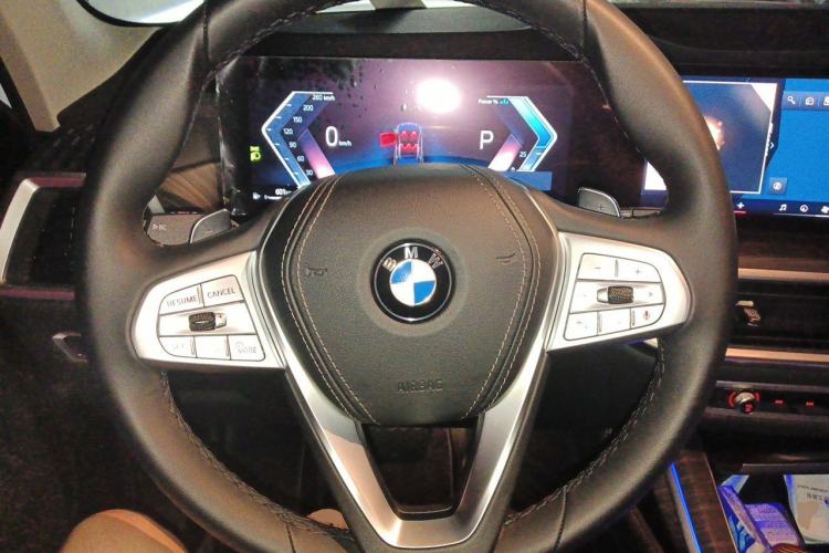 Used BMW X7 2023 xDrive40i Luxury Package with Leading Features Steering Wheel