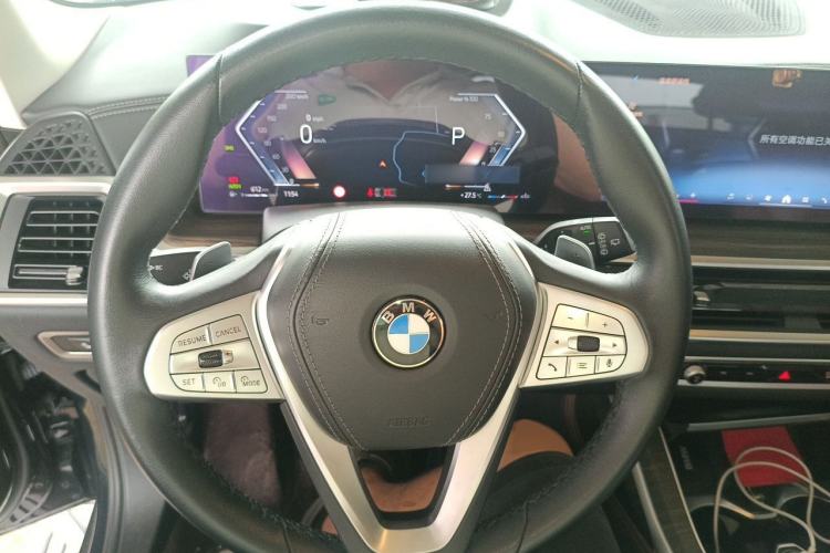 Used BMW X7 2023 xDrive40i Luxury Package with Leading Features Steering Wheel