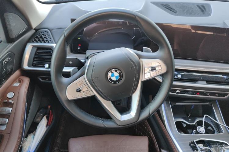 Used BMW X7 2023 xDrive40i Luxury Package with Leading Features Steering Wheel
