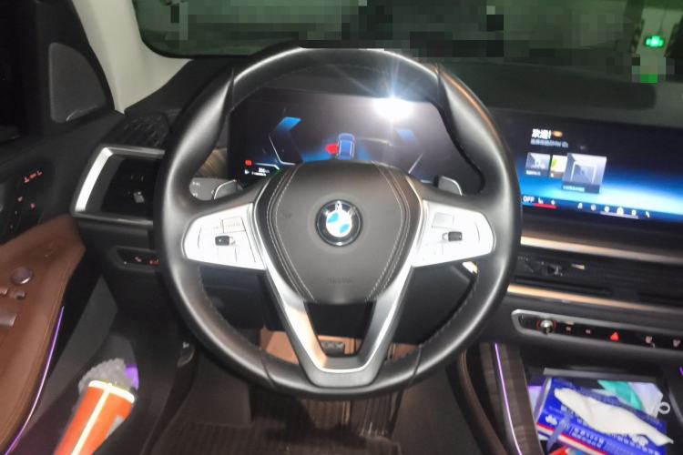 Used BMW X7 2023 xDrive40i Luxury Package with Leading Features Steering Wheel