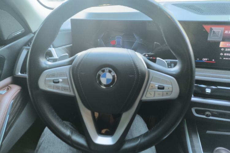 Used BMW X7 2023 xDrive40i Luxury Package with Leading Features Steering Wheel