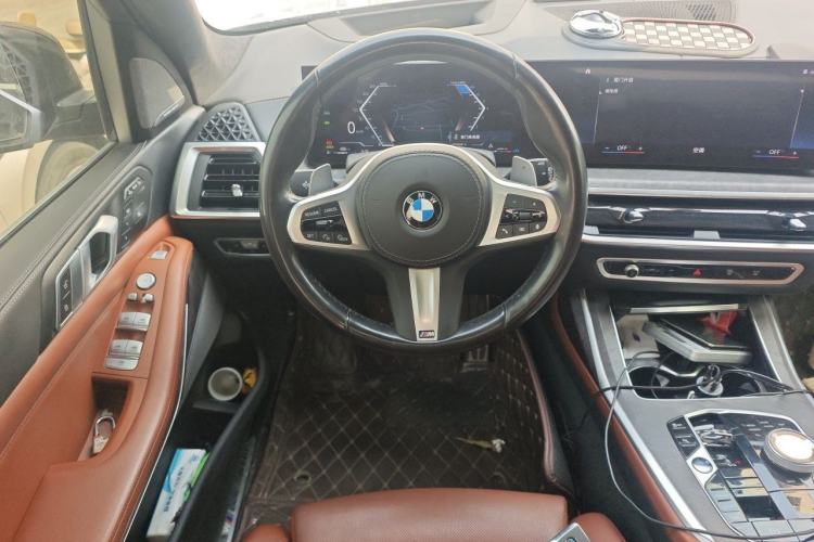 Used BMW X7 2023 xDrive40i Luxury Package with Leading Features Steering Wheel