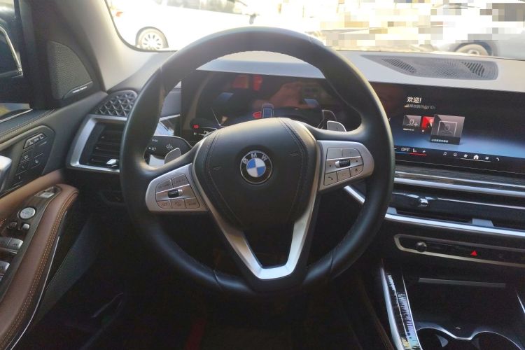 Used BMW X7 2023 xDrive40i Luxury Package with Leading Features Steering Wheel