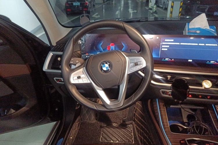 Used BMW X7 2023 xDrive40i Luxury Package with Leading Features Steering Wheel