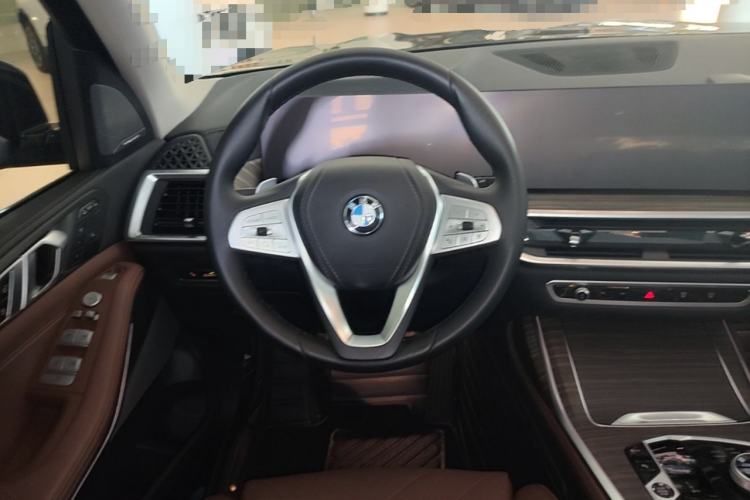 Used BMW X7 2023 xDrive40i Luxury Package with Leading Features Steering Wheel
