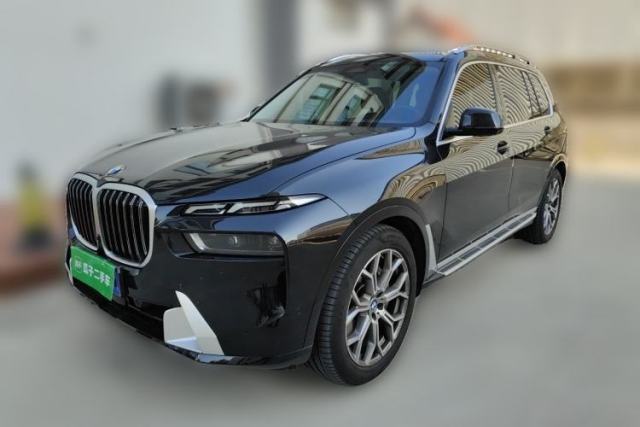 Used BMW X7 2023 xDrive40i Luxury Package with Leading Features