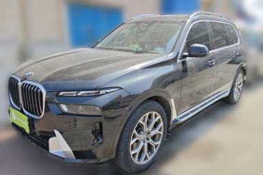 Used BMW X7 2023 xDrive40i Luxury Package with Leading Features