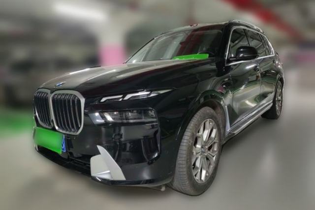 Used BMW X7 2023 xDrive40i Luxury Package with Leading Features