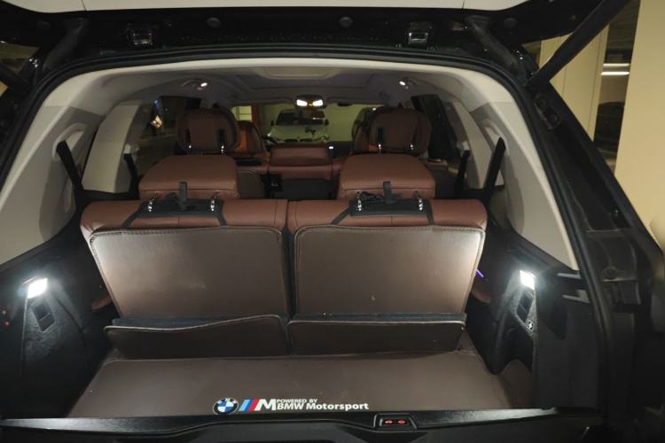 Used BMW X7 2023 xDrive40i Luxury Package with Leading Features Trunk
