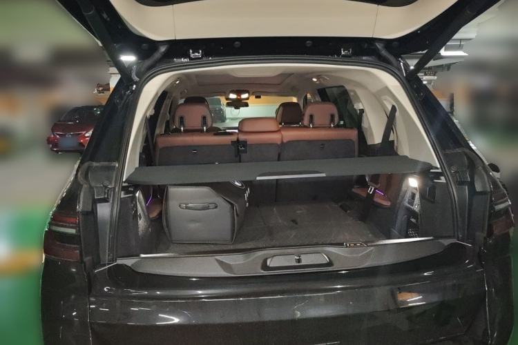 Used BMW X7 2023 xDrive40i Luxury Package with Leading Features Trunk