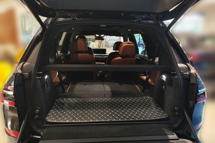 Used BMW X7 2023 xDrive40i Luxury M Sport Package Trunk