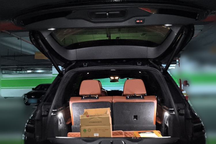 Used BMW X7 2023 xDrive40i Luxury M Sport Package Trunk