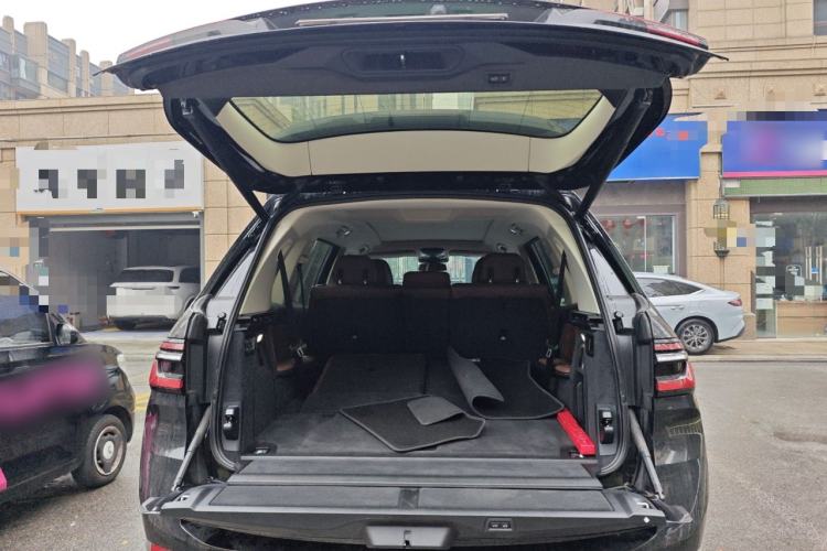 Used BMW X7 2023 xDrive40i Luxury Package with Leading Features Trunk
