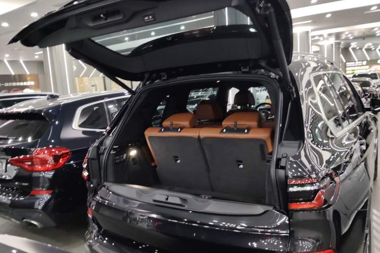 Used BMW X7 2023 xDrive40i Luxury M Sport Package Trunk