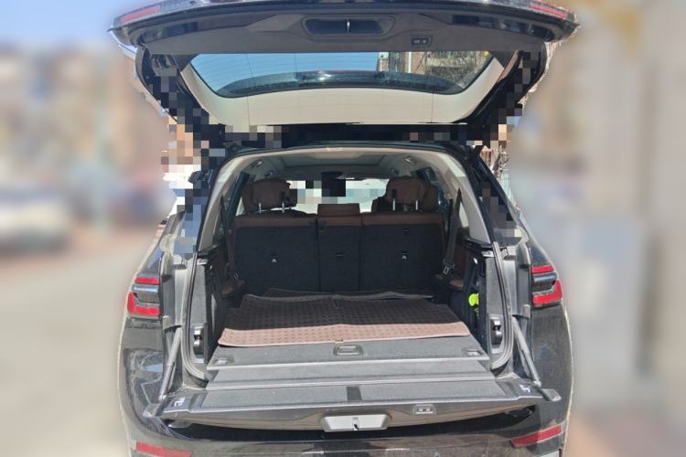 Used BMW X7 2023 xDrive40i Luxury Package with Leading Features Trunk