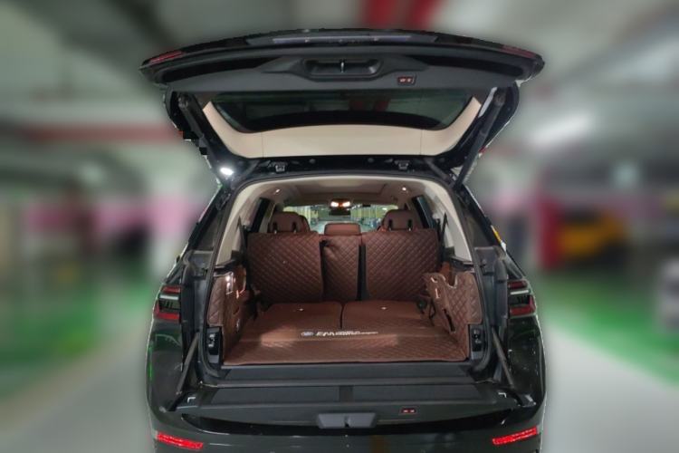 Used BMW X7 2023 xDrive40i Luxury Package with Leading Features Trunk