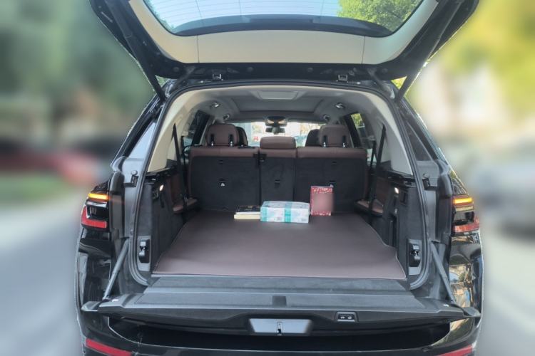 Used BMW X7 2023 xDrive40i Luxury Package with Leading Features Trunk