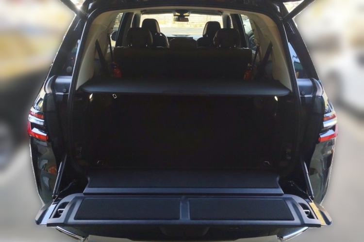 Used BMW X7 2023 xDrive40i Luxury Package with Leading Features Trunk