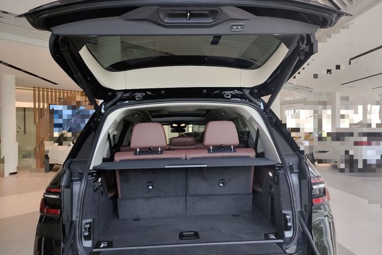 Used BMW X7 2023 xDrive40i Luxury Package with Leading Features Trunk