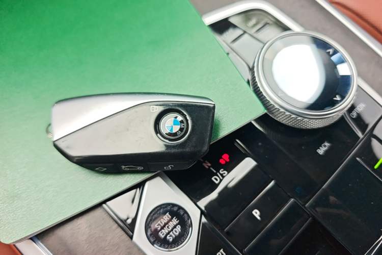 Used BMW X7 2023 xDrive40i Luxury Package with Leading Features Vehicle Key