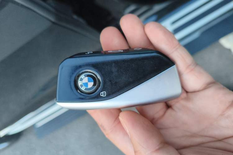 Used BMW X7 2023 xDrive40i Luxury Package with Leading Features Vehicle Key