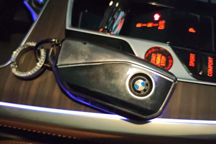 Used BMW X7 2023 xDrive40i Luxury Package with Leading Features Vehicle Key