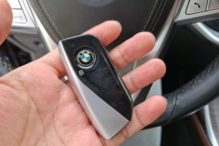 Used BMW X7 2023 xDrive40i Luxury Package with Leading Features Vehicle Key