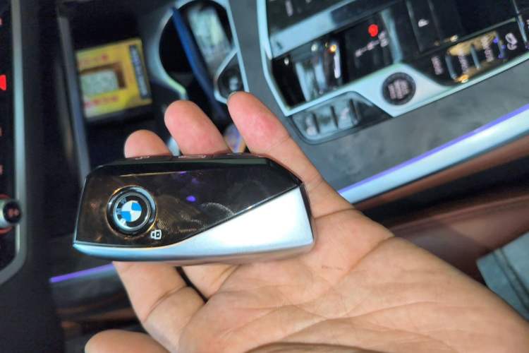 Used BMW X7 2023 xDrive40i Luxury M Sport Package Vehicle Key