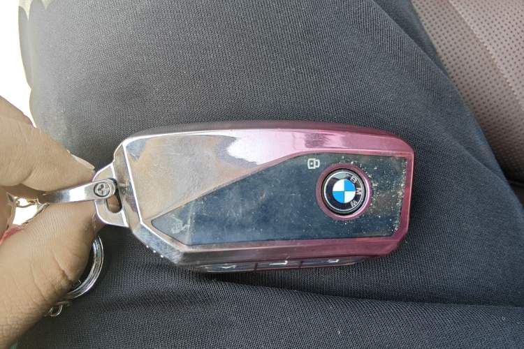 Used BMW X7 2023 xDrive40i Luxury Package with Leading Features Vehicle Key