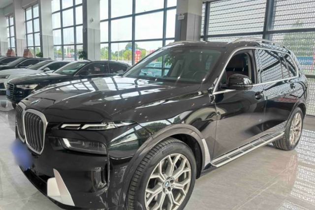 Used BMW X7 2023 xDrive40i Luxury Package with Leading Features