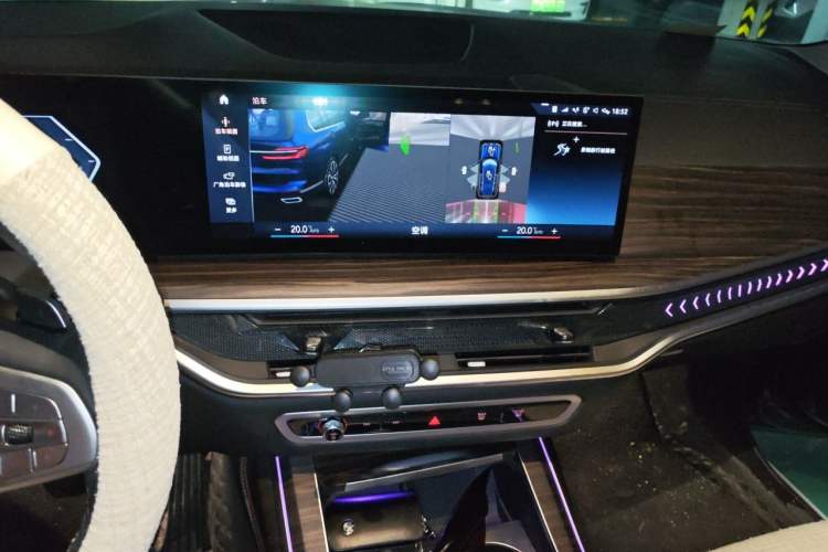 Used BMW X7 2023 xDrive40i Luxury Package with Leading Features Audio And AC Panel