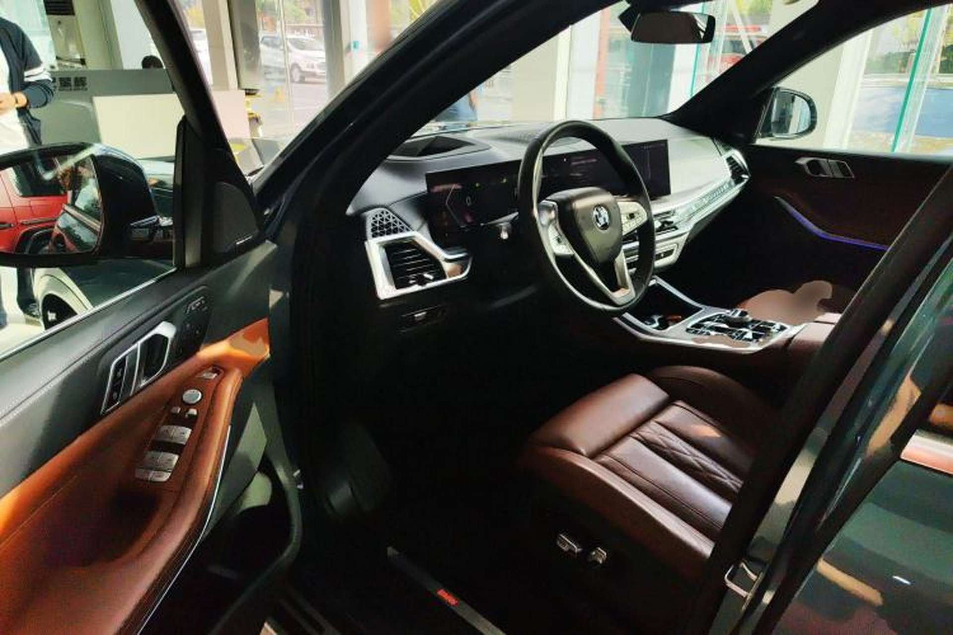 Used BMW X7 2023 xDrive40i Luxury Package with Premium Features Driver Seat