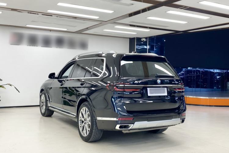 Used BMW X7 2023 xDrive40i Luxury Package with Premium Features Exterior 2