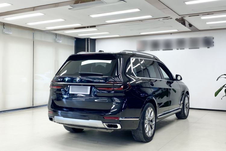 Used BMW X7 2023 xDrive40i Luxury Package with Premium Features Exterior 4