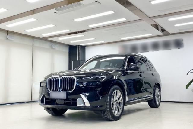 Used BMW X7 2023 xDrive40i Luxury Package with Premium Features
